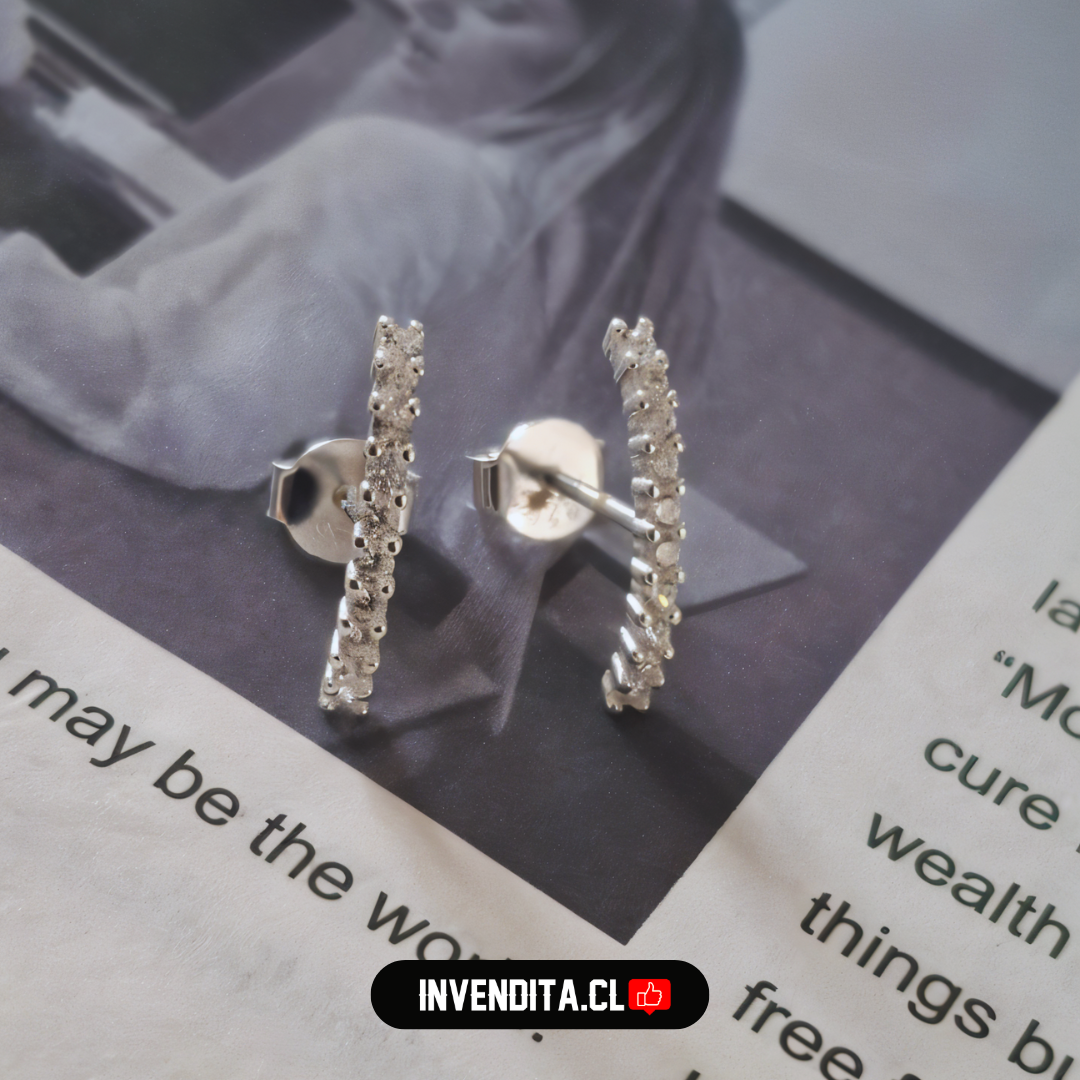 Aros de plata 925 diseño arqueado con circones