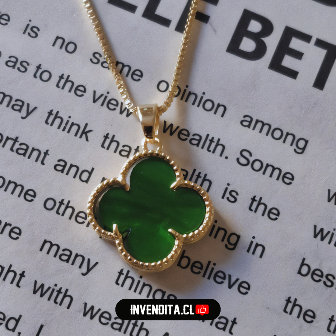 Collar enchapado en oro colgante de flor verde