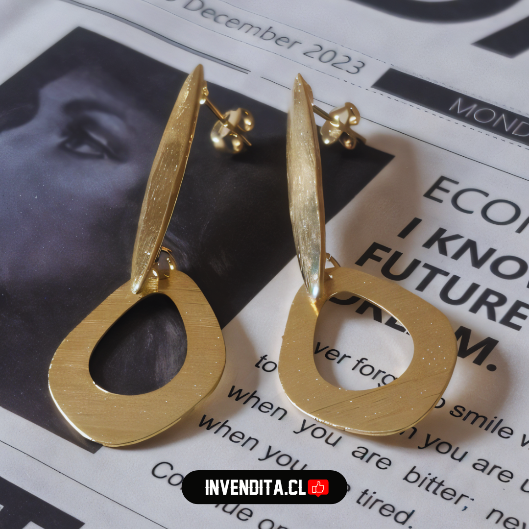 Aros enchapados en oro diseño varilla larga con hoja