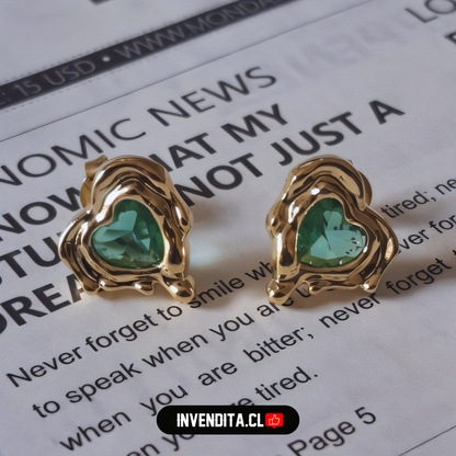 Aros enchapados en oro corazón derretido con circón esmeralda