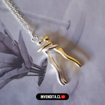 Collar de plata 925 diseño abrazo infinito de dos colores