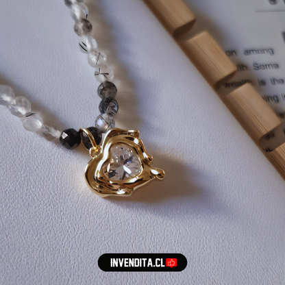 Collar enchapado en oro cristales grises y colgante corazón con gran circón