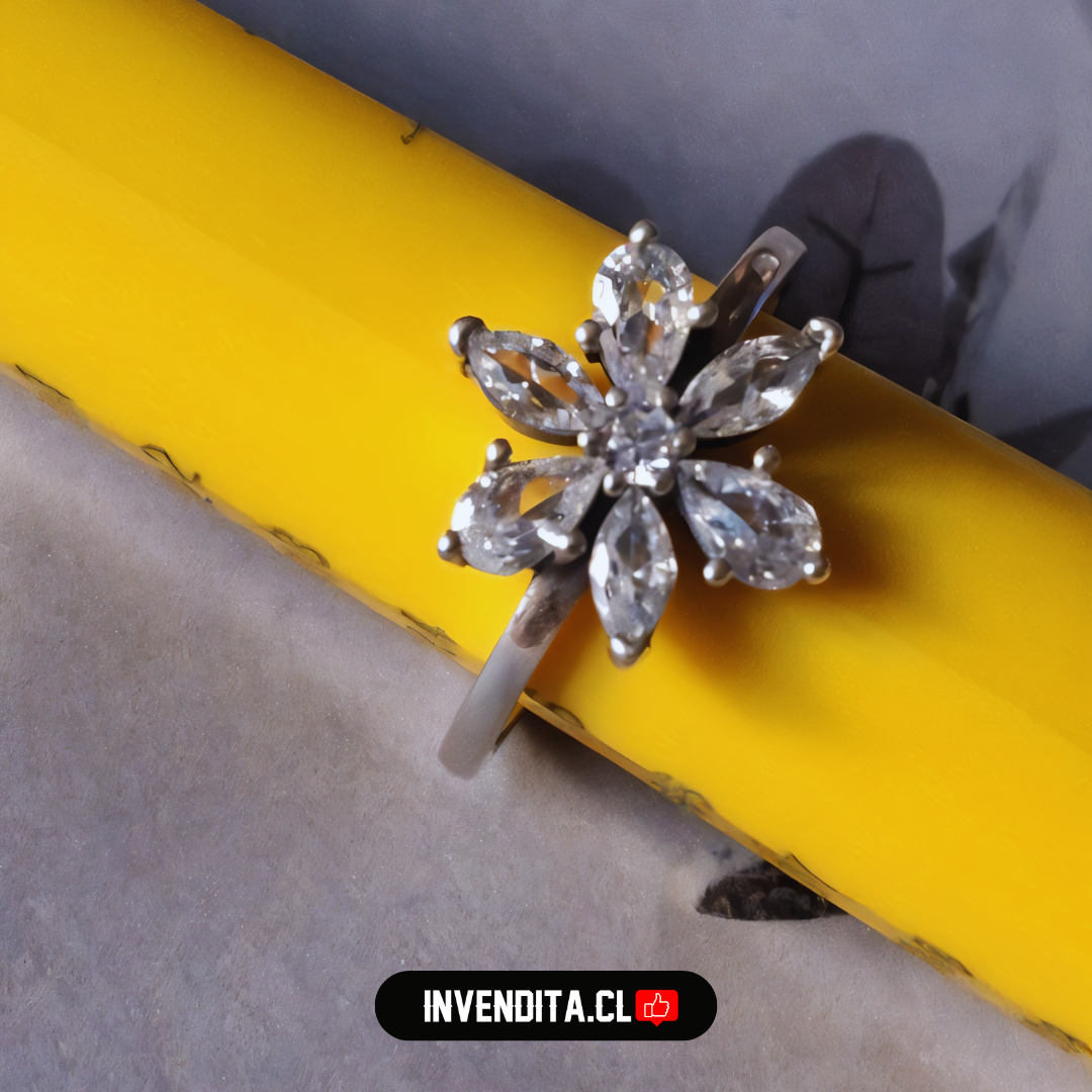 Anillo de plata 925 diseño margarita de circones