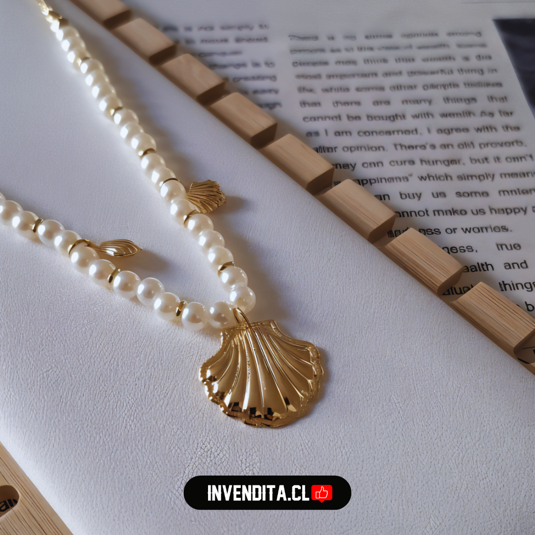 Collar enchapado en oro perlas de imitación con colgantes de concha y terminales dorados