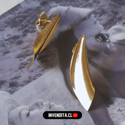 Aros enchapados en oro diseño arrugado