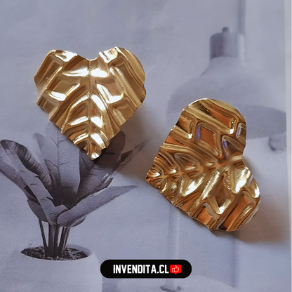 Aros enchapados en oro diseño hoja corazón con relieve