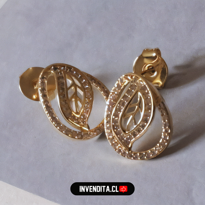 Aros enchapados en oro diseño hoja con circones