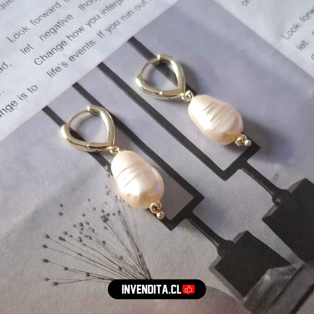 Aros enchapados en oro argolla con perlas irregulares