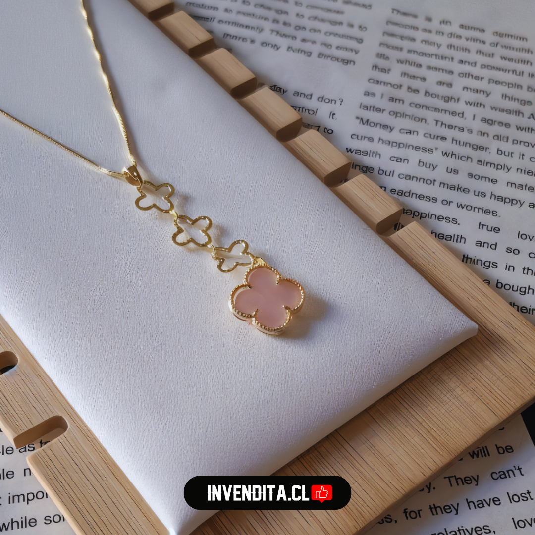 Collar enchapado en oro modelo figuras de flores y placa flor rosa