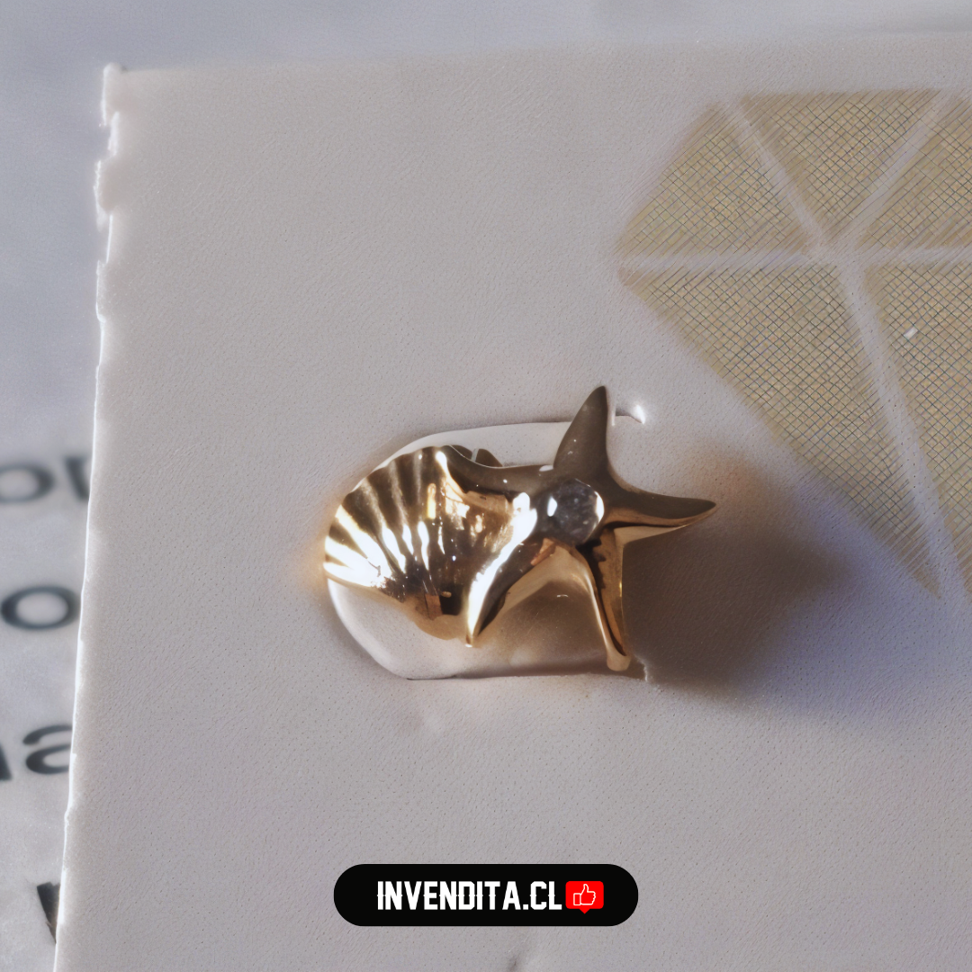 Aros enchapados en oro para niños con tope diseño estrellita y concha