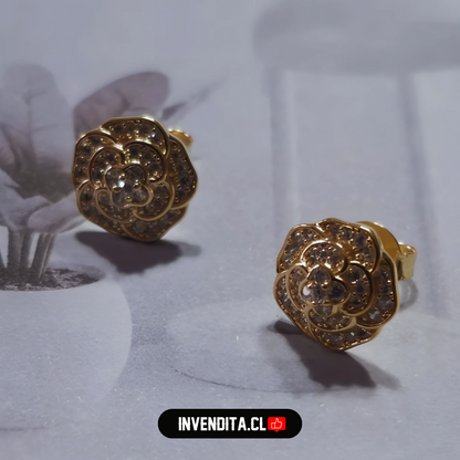 Aros enchapados en oro diseño rosa con circones