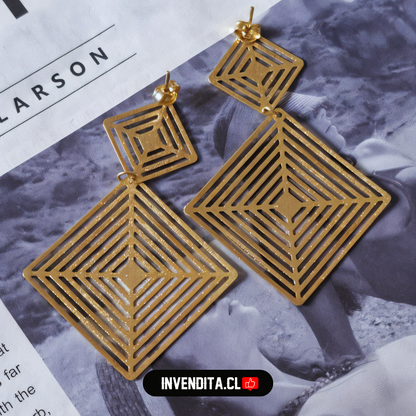 Aros enchapados en oro modelo geométricos