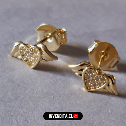 Aros enchapados en oro diseño corazón alado con circones