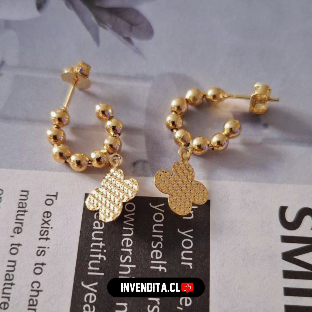 Aros enchapados en oro estilo argollas de esferas con placas de trébol
