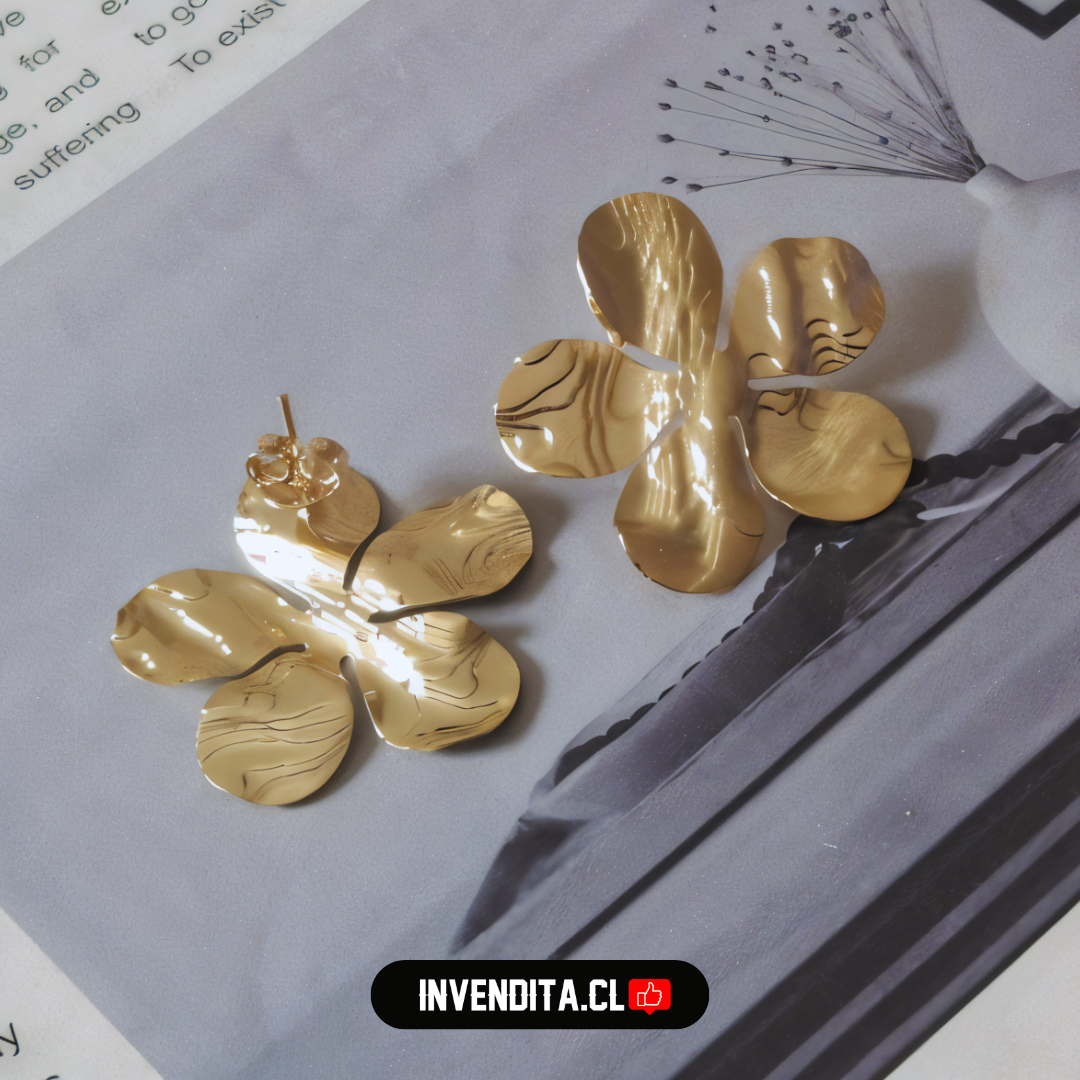 Aros enchapados en oro flor texturizada