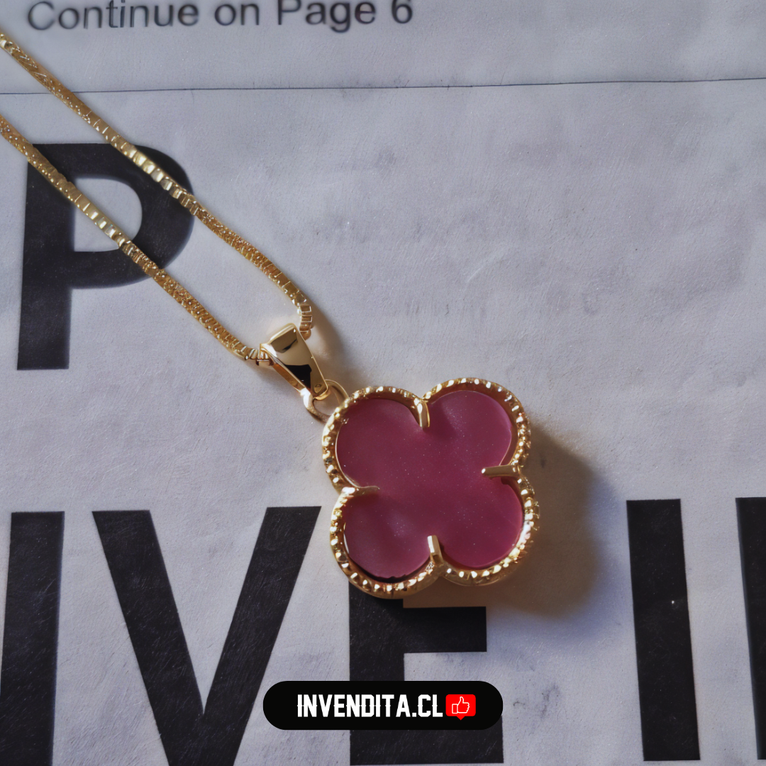 Collar enchapado en oro colgante de flor rosa