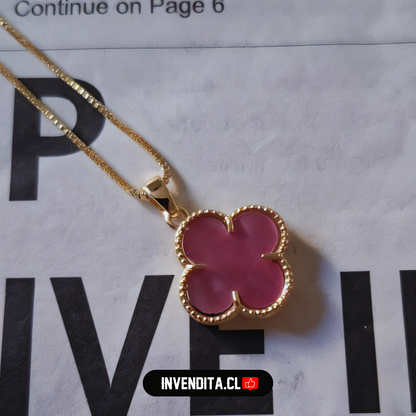Collar enchapado en oro colgante de flor rosa
