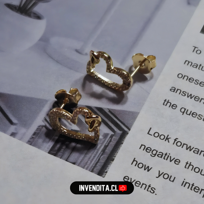 Aros enchapados en oro diseño corazón con circones