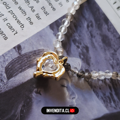 Collar enchapado en oro cristales grises y colgante corazón con gran circón
