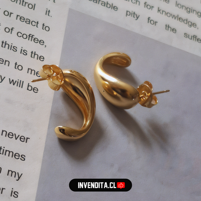 Aros enchapados en oro estilo semi argollas bote de textura lisa