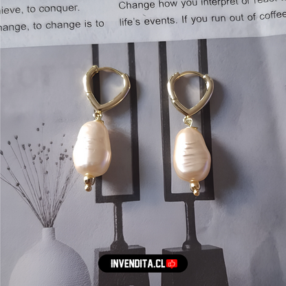 Aros enchapados en oro argolla con perlas irregulares