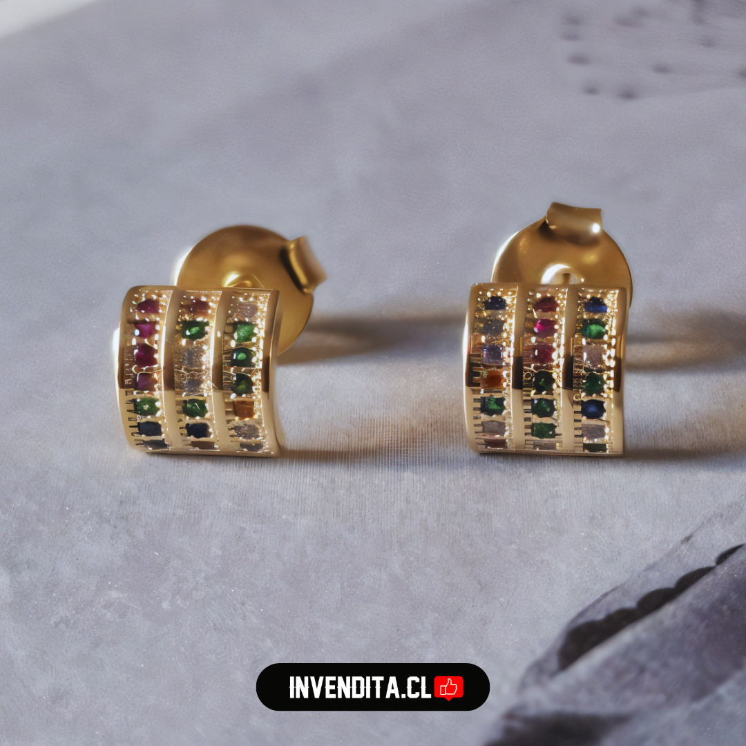 Aros enchapados en oro estilo placa con circones de colores