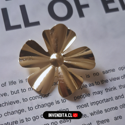 Aros enchapados en oro placa estilo flor satinada