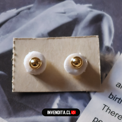 Aros enchapados en oro para niños con tope diseño corazón con pequeño circón