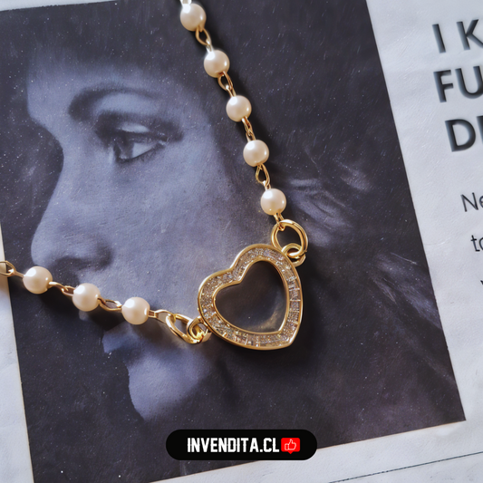 Collar enchapado en oro modelo pequeñas perlas con corazón de circones