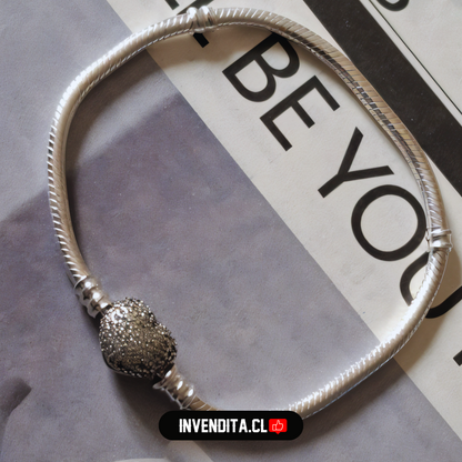 Pulsera estilo pandora de serpiente con broche de corazón centelleante