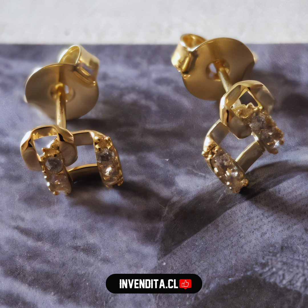 Aros enchapados en oro estilo marcos cruzados con circones