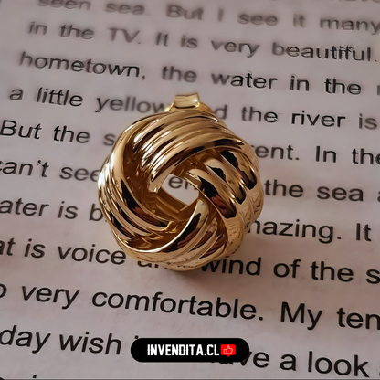 Aros enchapados en oro diseño nudo