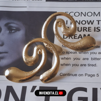 Aros enchapados en oro estilo espiral satinado