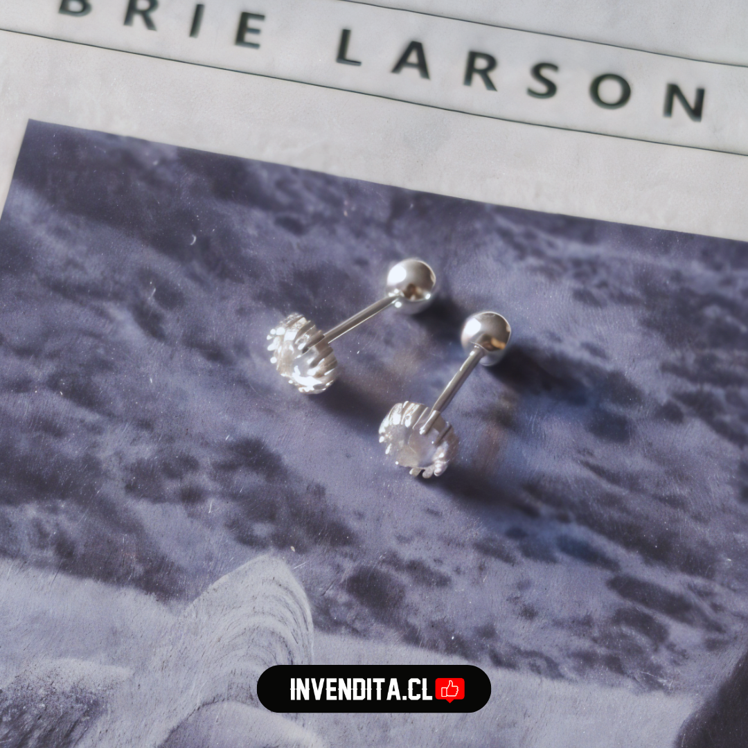 Aros de plata 925 para niños con tope diseño grifa