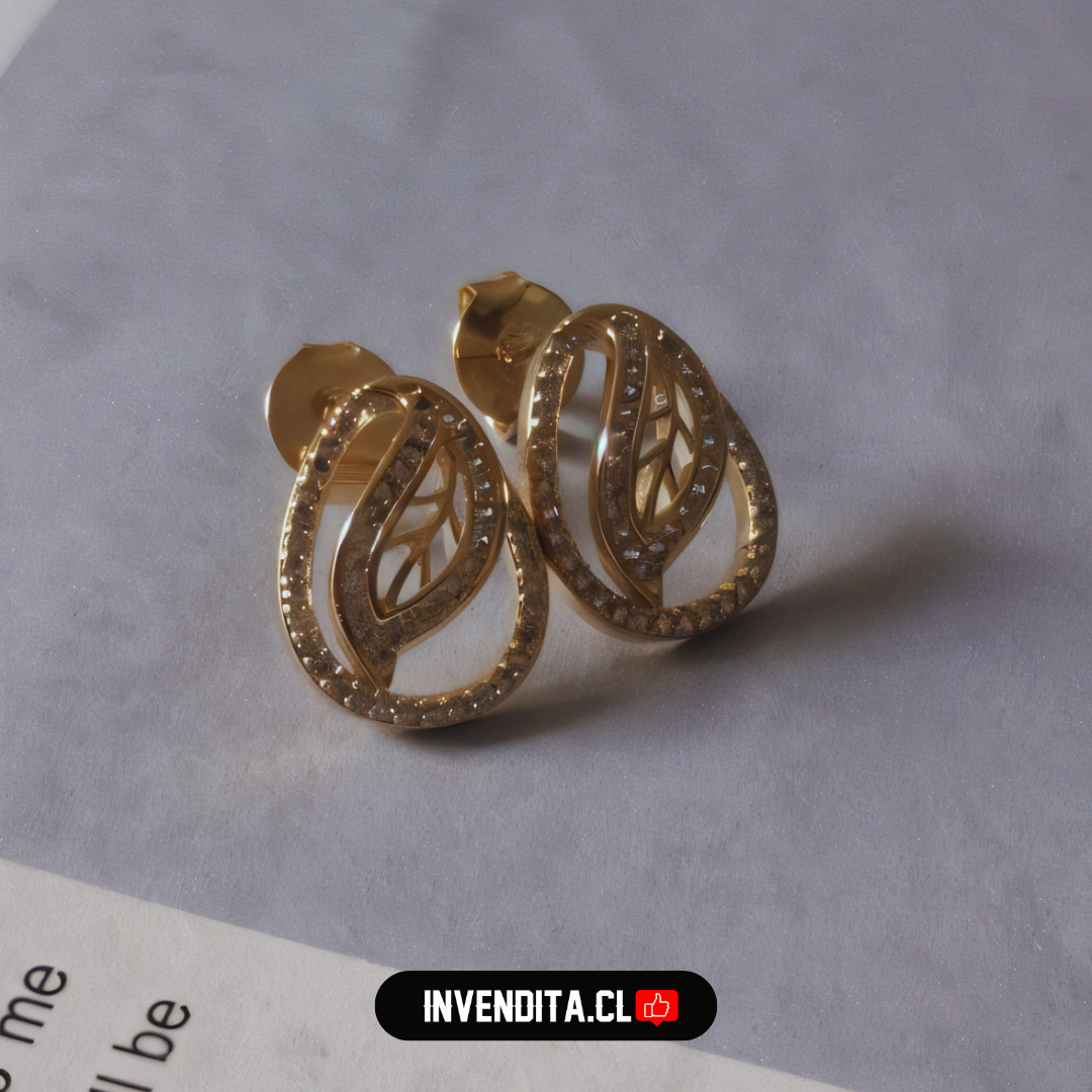Aros enchapados en oro diseño hoja con circones