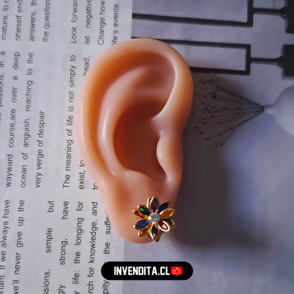 Aros enchapados en oro flores estilo loto con circones de colores