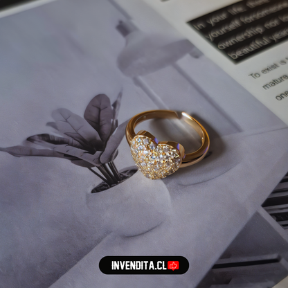 Anillo enchapado en oro diseño corazón con circones