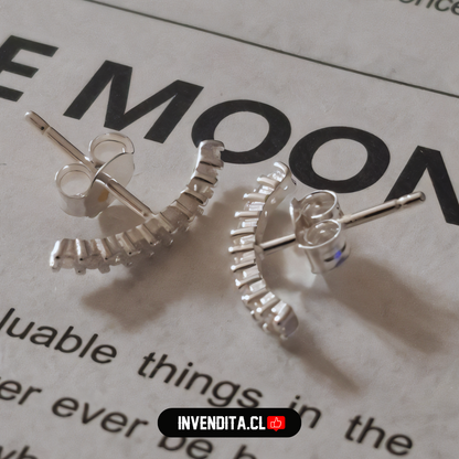 Aros de plata 925 diseño arqueado con circones