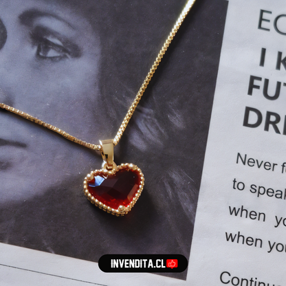 Collar enchapado en oro veneciana con dije corazón rojo