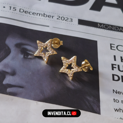 Aros enchapados en oro diseño estrellas con circones