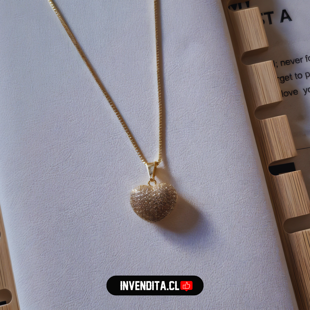 Collar enchapado en oro corazón con circones