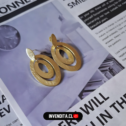 Aros enchapados en oro figuras ovaladas colgantes