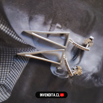 Aros de plata 925 estilo triangular con circones
