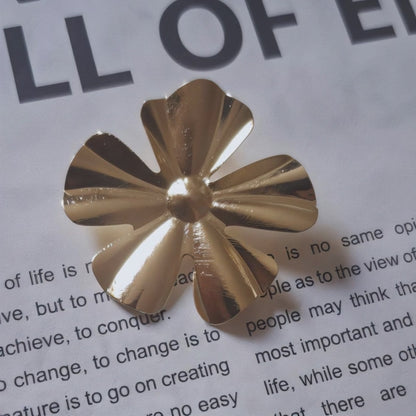 Aros enchapados en oro placa estilo flor satinada
